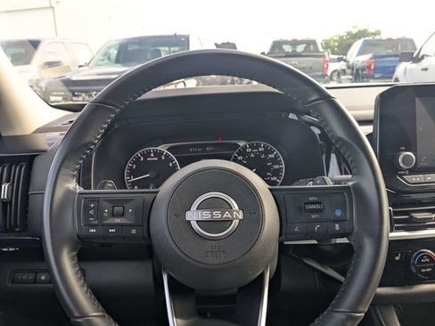 Used 2024 Nissan Pathfinder SV AWD/4WD image 18