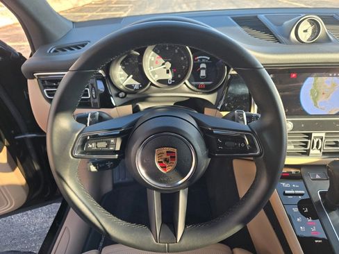 Used 2025 Porsche Macan image 30