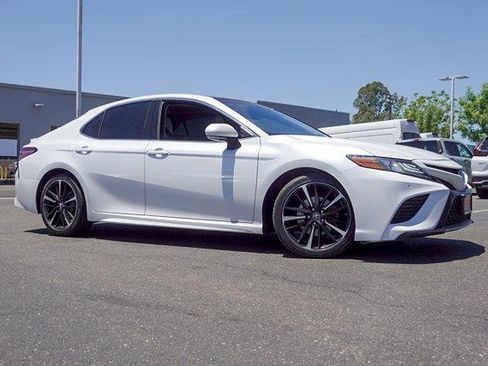 Used 2018 Toyota Camry XSE w/ Driver Assist Package FWD image 4