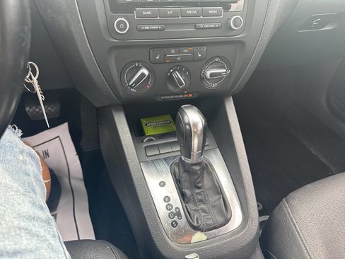 Used 2011 Volkswagen Jetta SE image 28