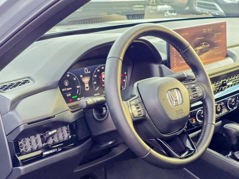 Used 2025 Honda Accord Sport image 5