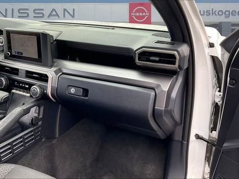 Used 2025 Toyota 4Runner SR5 AWD/4WD image 25