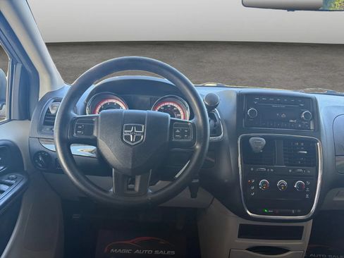 Used 2016 Dodge Grand Caravan SE w/ Quick Order Package 29E SE FWD image 25