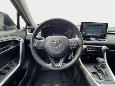 Used 2020 Toyota RAV4 LE FWD image 13