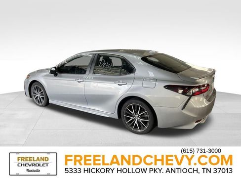 Used 2023 Toyota Camry SE image 4
