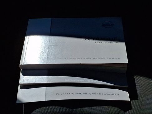 Used 2016 Nissan Rogue SV w/ SV Premium Package image 26