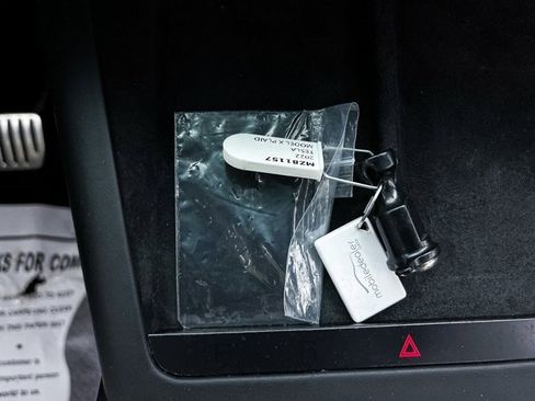 Used 2022 Tesla Model X Plaid image 29