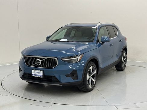 Used 2023 Volvo XC40 B5 Plus w/ Driver Assist Package image 10