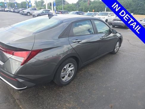 Used 2024 Hyundai Elantra SE FWD image 5