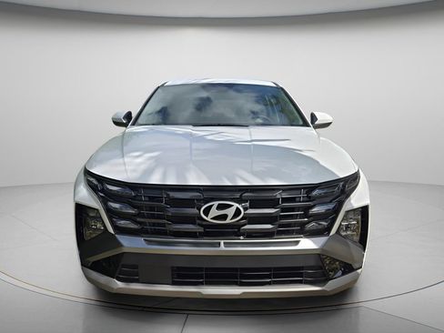 Used 2025 Hyundai Tucson SE image 3