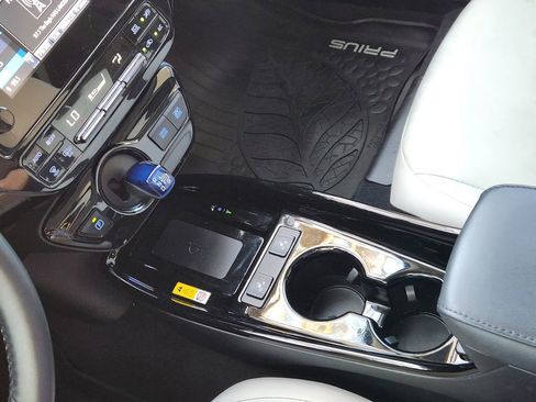 Used 2019 Toyota Prius XLE w/ Advanced Technology Package image 18