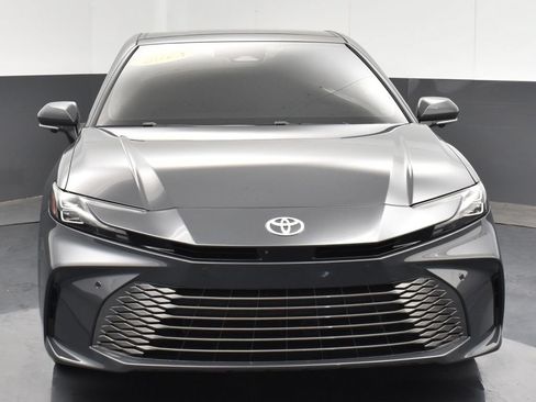 Used 2025 Toyota Camry XLE AWD/4WD image 12