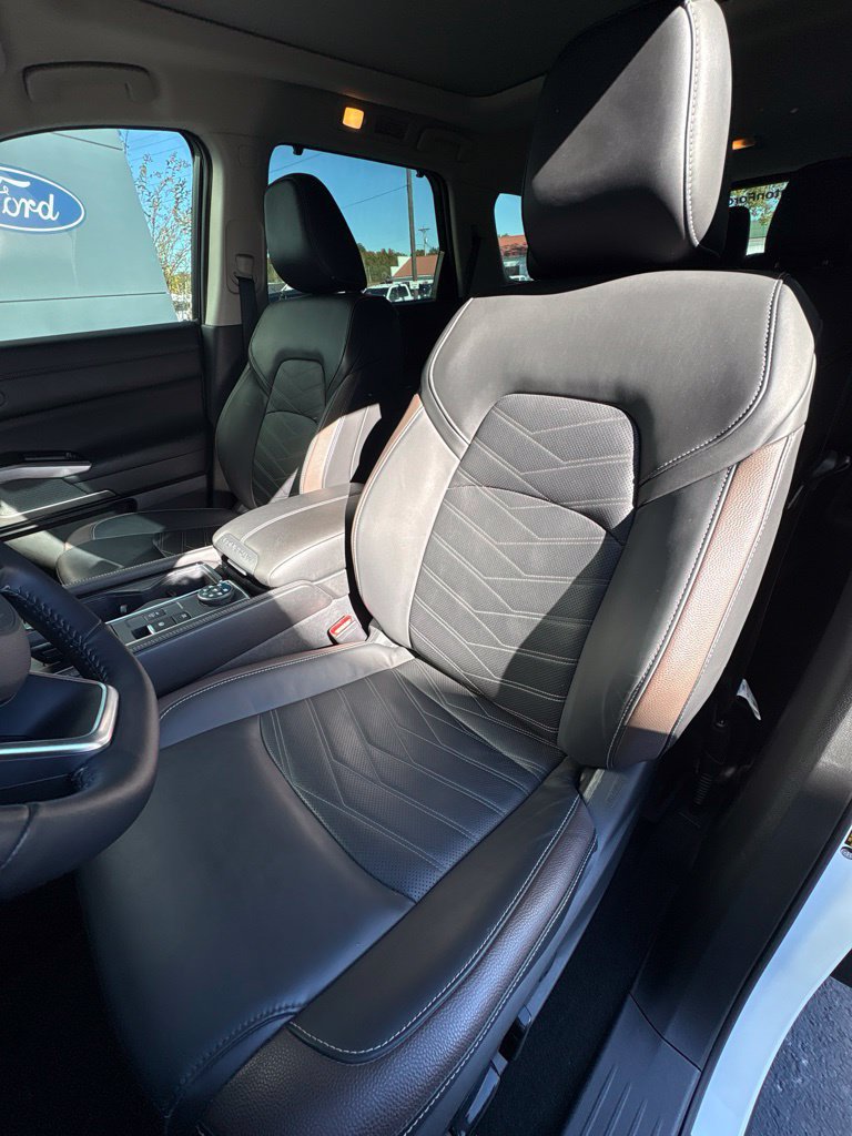 Used 2024 Nissan Pathfinder Platinum w/ Cargo Package AWD/4WD image 15