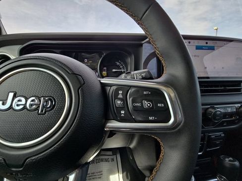 Used 2024 Jeep Wrangler Unlimited Sahara AWD/4WD image 12