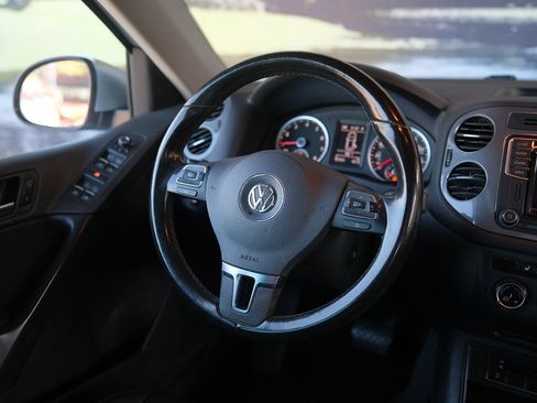 Used 2016 Volkswagen Tiguan SE FWD image 44