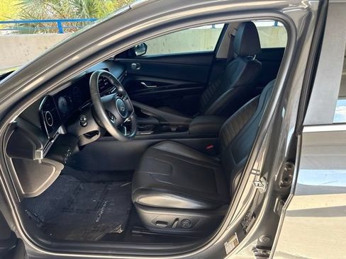 Used 2023 Hyundai Elantra Limited FWD image 2