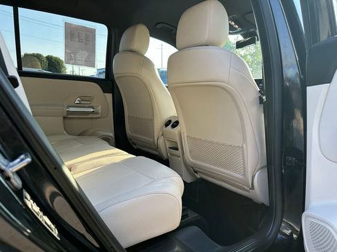 Used 2023 Mercedes-Benz GLB 250 4MATIC w/ Premium Package image 34