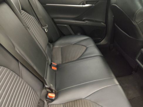 Used 2021 Toyota Camry SE image 19