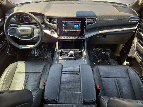 Used 2024 Jeep Wagoneer L Series II w/ Flexible Seating Group AWD/4WD image 16