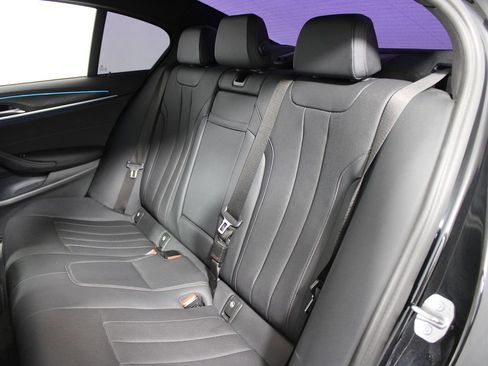 Used 2023 BMW 530e w/ M Sport Package image 28