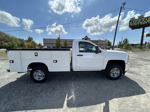 Used 2018 Chevrolet Silverado 2500 W/T RWD image 3