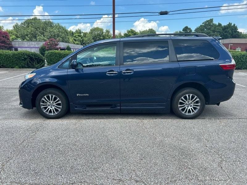 Used 2020 Toyota Sienna XLE w/ XLE Navigation Package FWD image 38