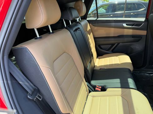 Used 2025 Volkswagen Atlas Cross Sport SEL AWD/4WD image 19