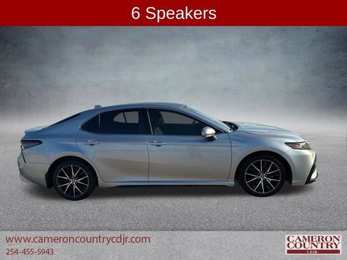 Used 2024 Toyota Camry SE image 2