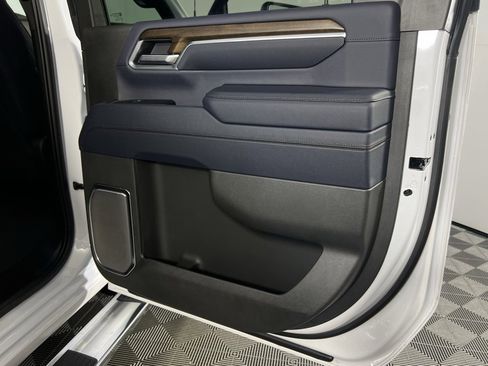 Used 2025 Chevrolet Silverado 2500 High Country w/ High Country Premium Package image 33