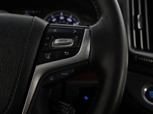 Used 2017 Toyota Land Cruiser image 21