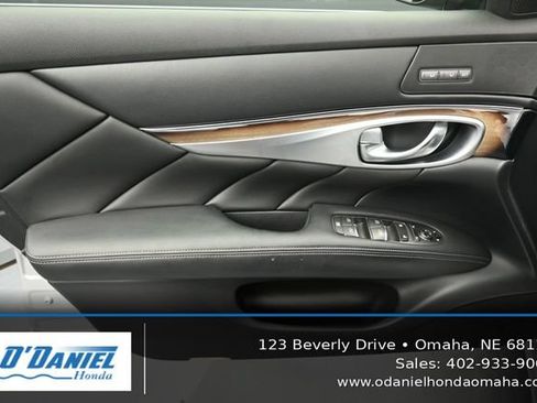 Used 2015 INFINITI Q70 L 3.7 w/ Deluxe Touring Package AWD/4WD image 23