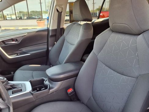 Used 2022 Toyota RAV4 XLE image 13