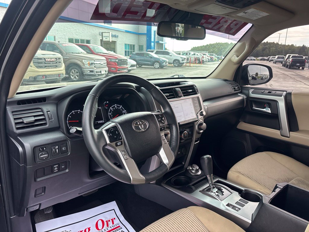 Used 2022 Toyota 4Runner SR5 AWD/4WD image 9