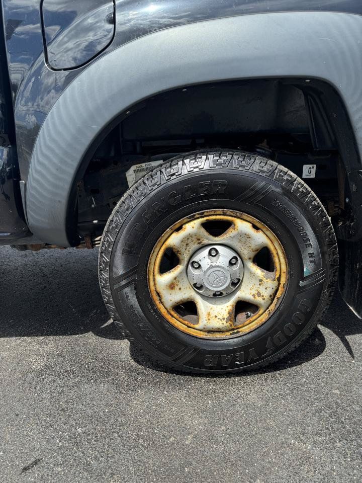 Used 2011 Toyota Tacoma 4x4 Double Cab image 4