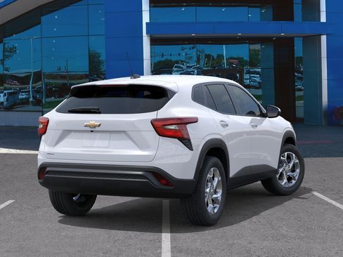 New 2026 Chevrolet Trax LS w/ LS Convenience Package FWD image 28