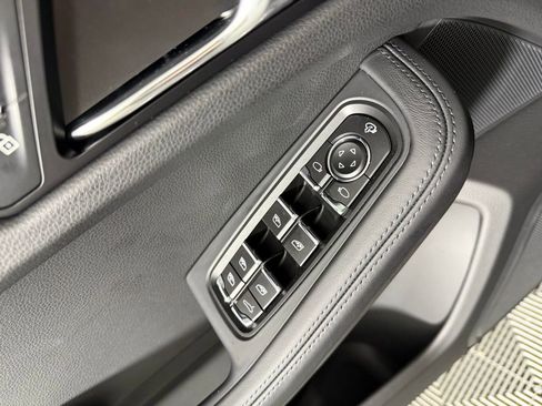 Certified 2025 Porsche Macan S image 26