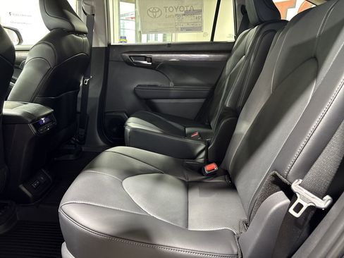 New 2026 Toyota Highlander Limited image 24