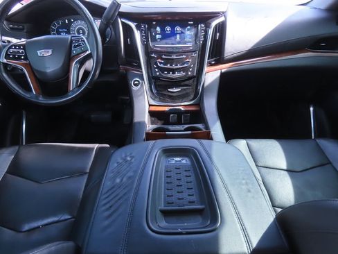 Used 2016 Cadillac Escalade Premium image 7