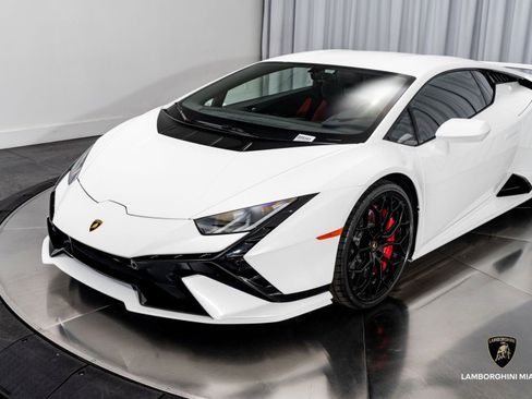 Used 2024 Lamborghini Huracan Tecnica image 8