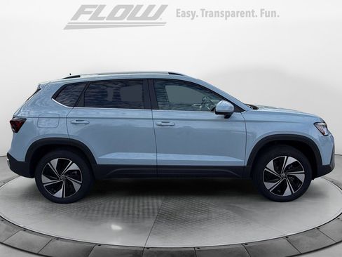New 2026 Volkswagen Taos SE image 8
