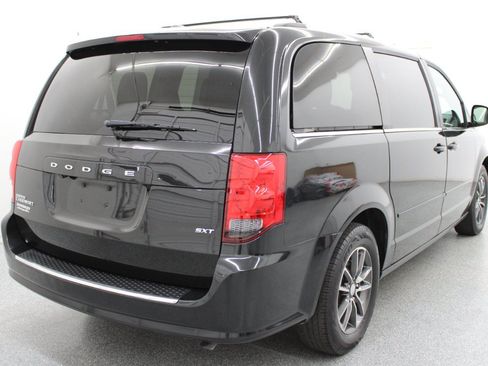 Used 2016 Dodge Grand Caravan SXT FWD image 5