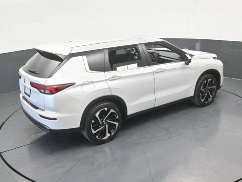 Used 2022 Mitsubishi Outlander ES image 48