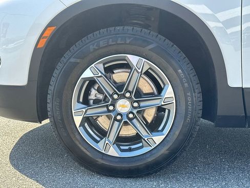 Certified 2025 Chevrolet Blazer LT FWD image 11