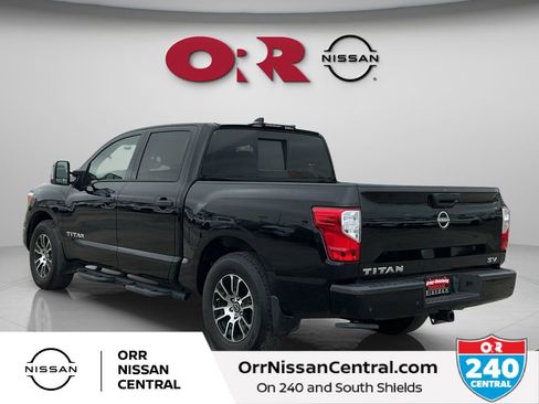 Used 2023 Nissan Titan SV w/ SV Convenience Package RWD image 7
