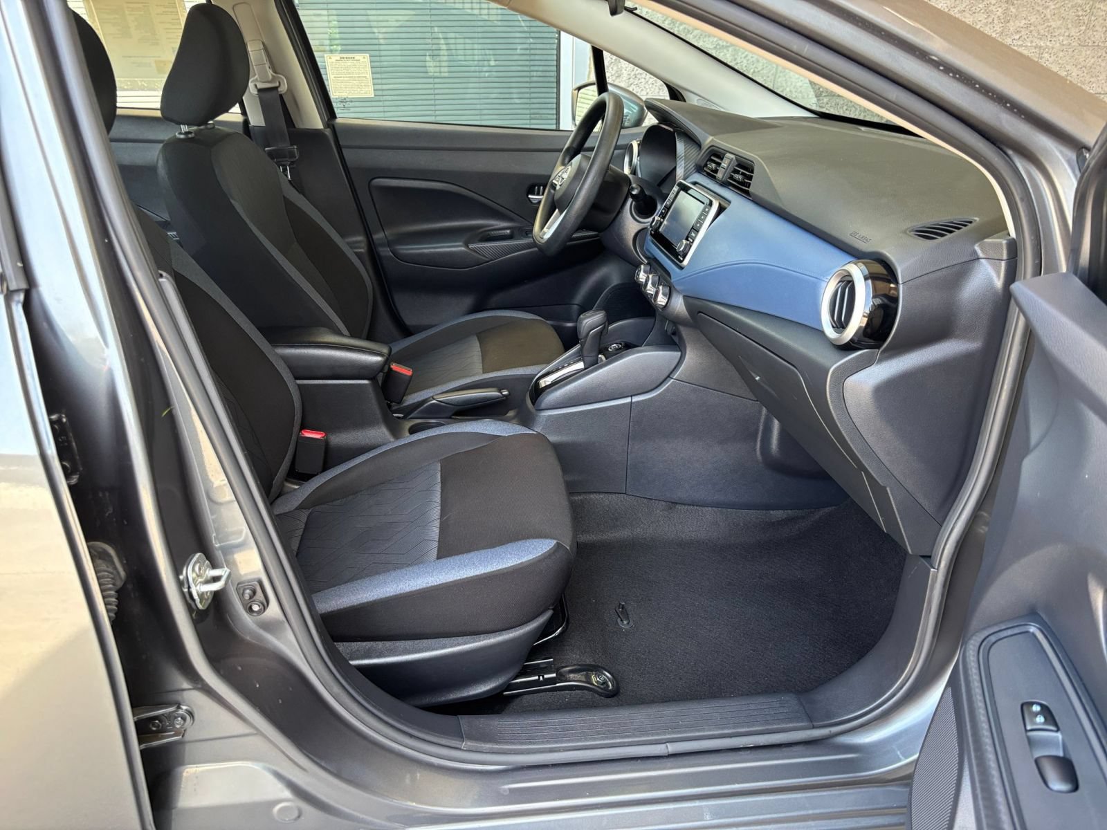 Used 2025 Nissan Versa SV FWD image 34