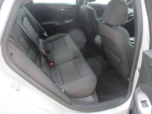 Used 2018 Chevrolet Malibu LS FWD image 9