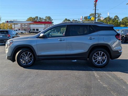 Used 2023 GMC Terrain SLT image 10