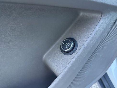 Used 2020 Chevrolet Traverse LT image 19