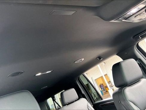 Used 2025 Chevrolet Suburban Z71 AWD/4WD image 28