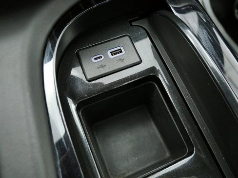 Used 2023 Cadillac Escalade ESV V image 34